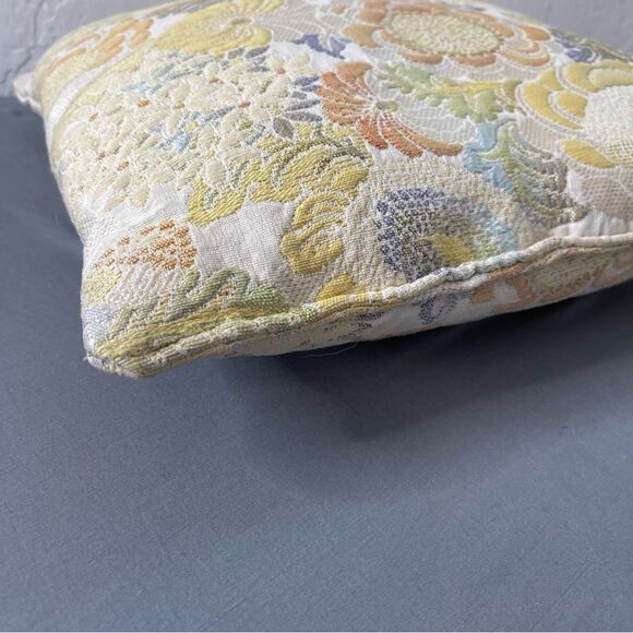 Vintage tapestry pillow light colors yellow - Picture 4 of 9